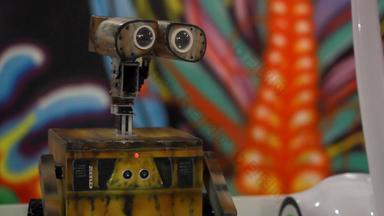 人形机器人聪明的玩具机器人伤心眼睛机器人脸